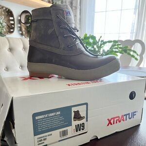 Women’s xtratuf size 9